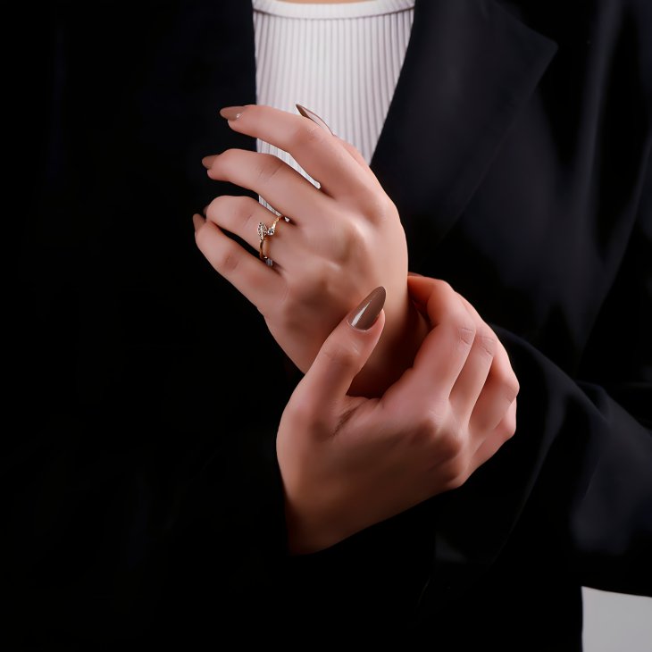 Gold Twisted Leaf Band Ring | Timeless Elegance for Engagements & Special Occasions - Image 4