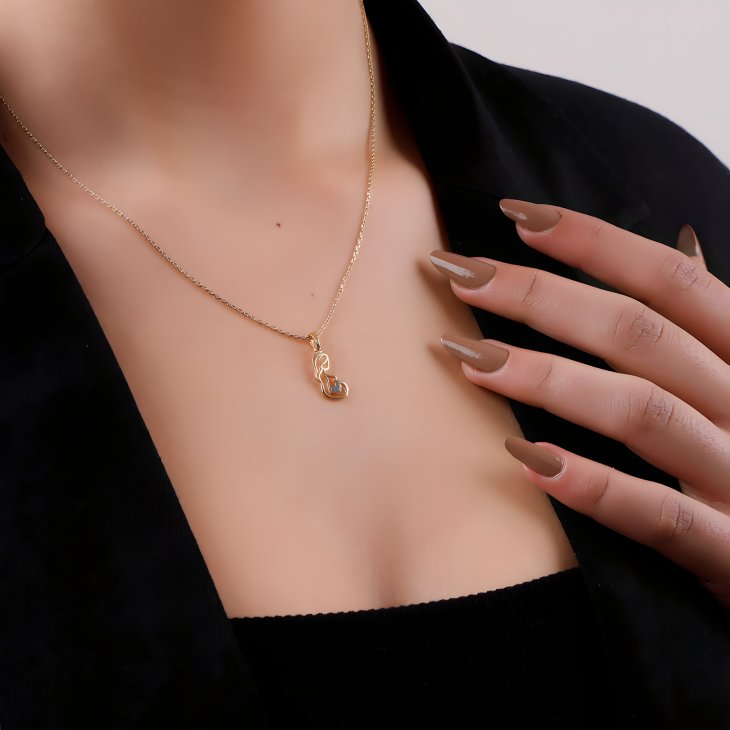Gold Mother and Child Necklace | Minimalist Design & Elegant Gift for Women - Image 2